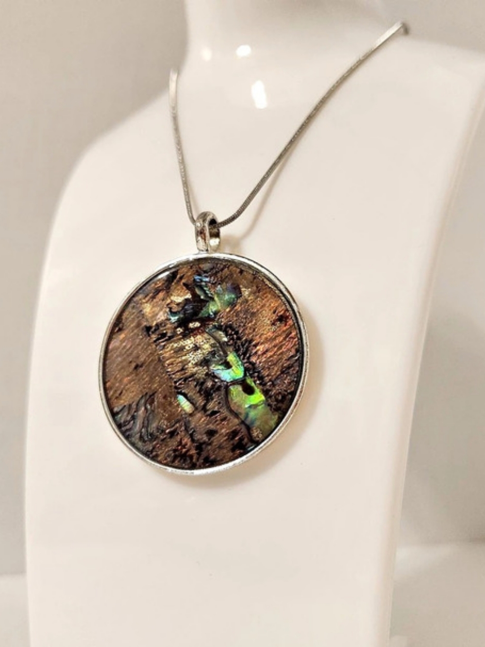 Iridescent Pendant Necklace in Brown & Green